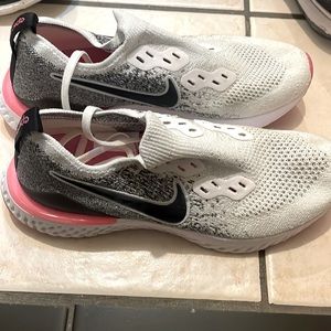 Nike Epic React white/black/pink women’s shoes